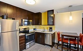 Residence Inn By Marriott Milwaukee North/glendale  3*